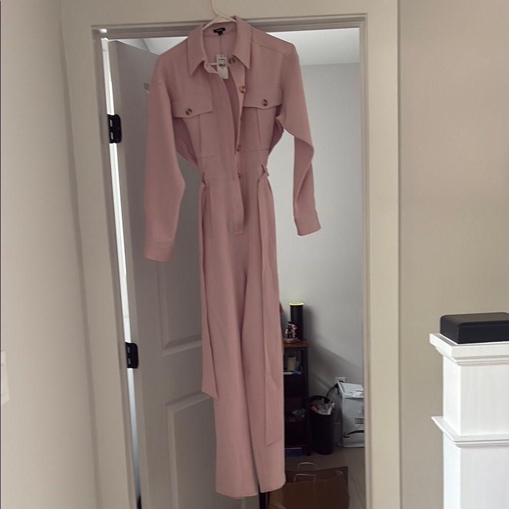 Express Light Pink Garment with Cargo pockets and lightweight fabric